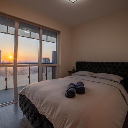 Luxury Condo W/Mesmerizing Sunset Views & Free Parking Toronto Exterior photo